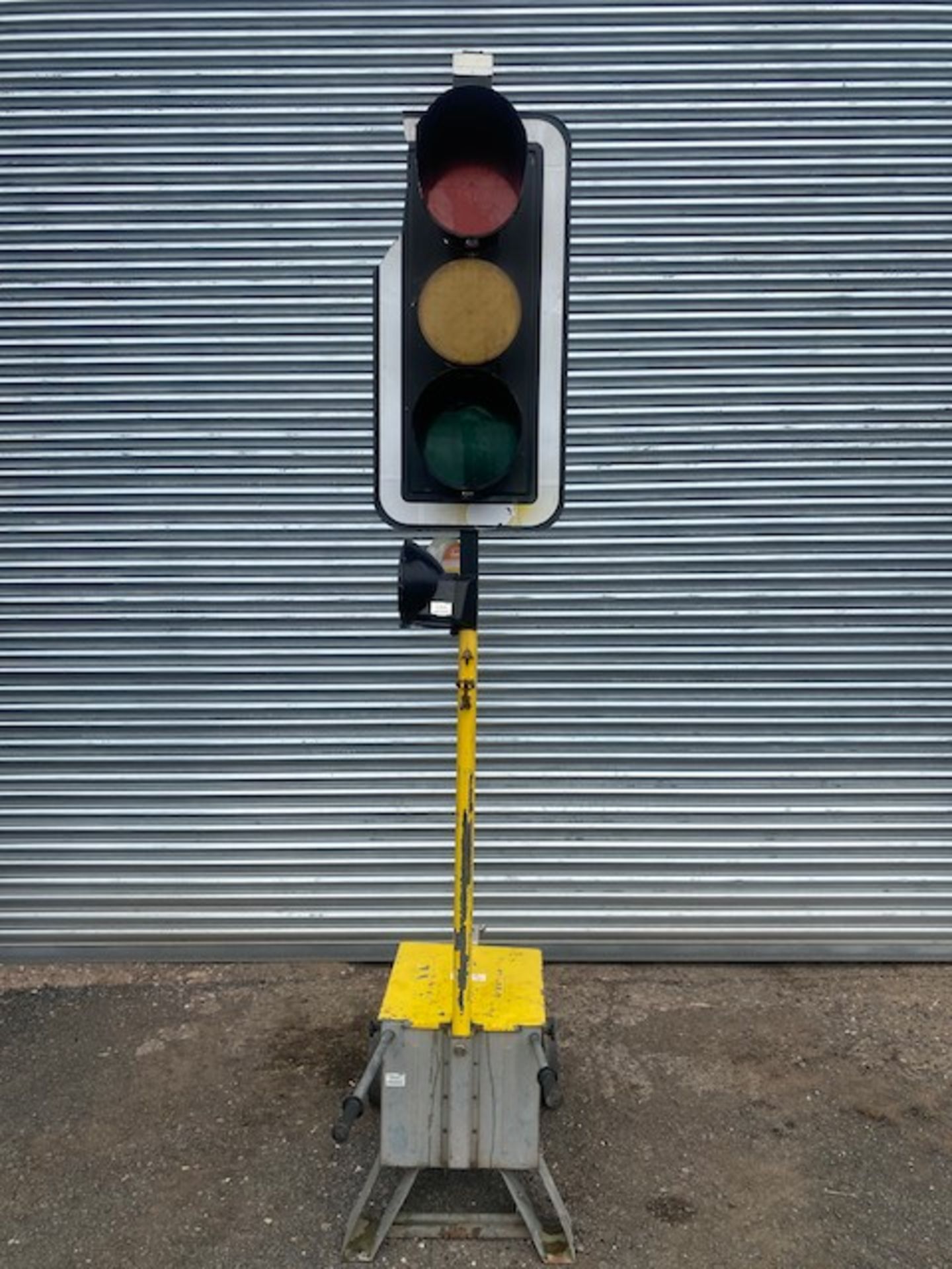 TRAFFIC LIGHT