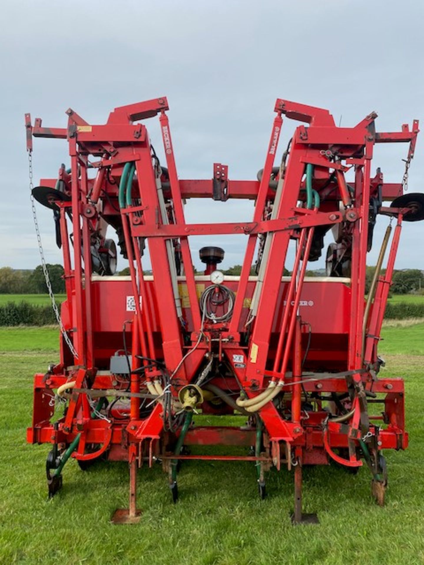 BECKER 8 ROW MAIZE DRILL