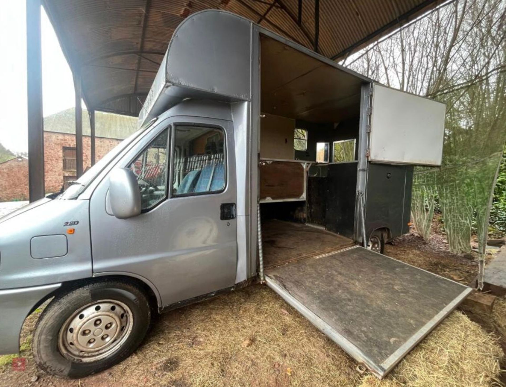 RIGID PANEL VAN HORSEBOX