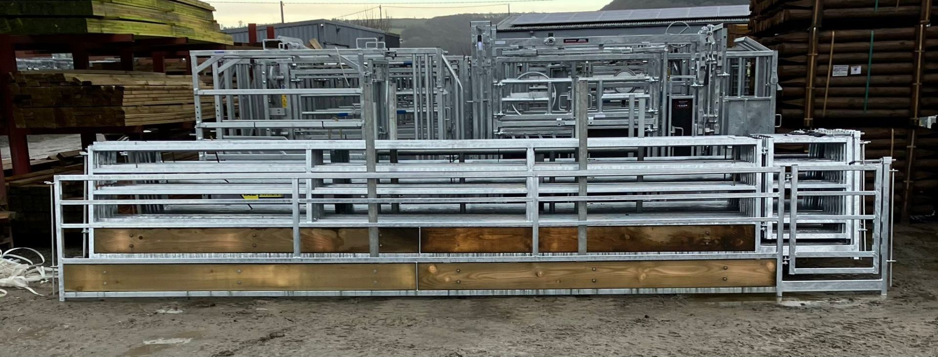 1 X 20ft HEAVY DUTY SHEEP FEED BARRIER - Image 2 of 3