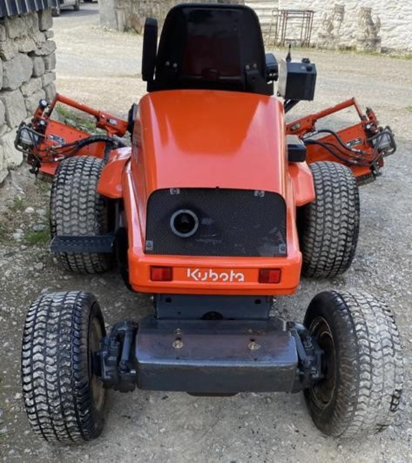 KUBOTA AM 3300 TRIPLE GANG MOWER - Image 9 of 9