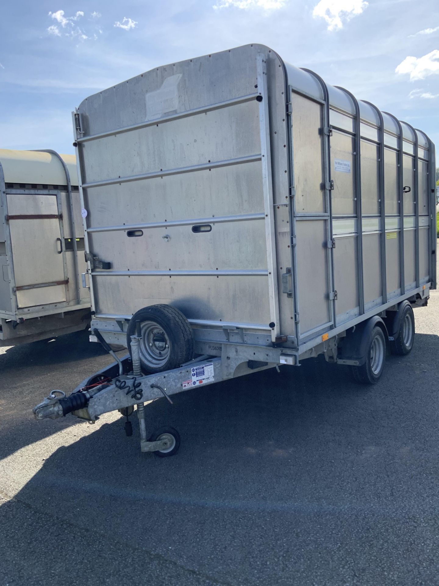 2017 IFORWILLIAMS 12FT LIVESTOCK TRAILER - Image 2 of 16