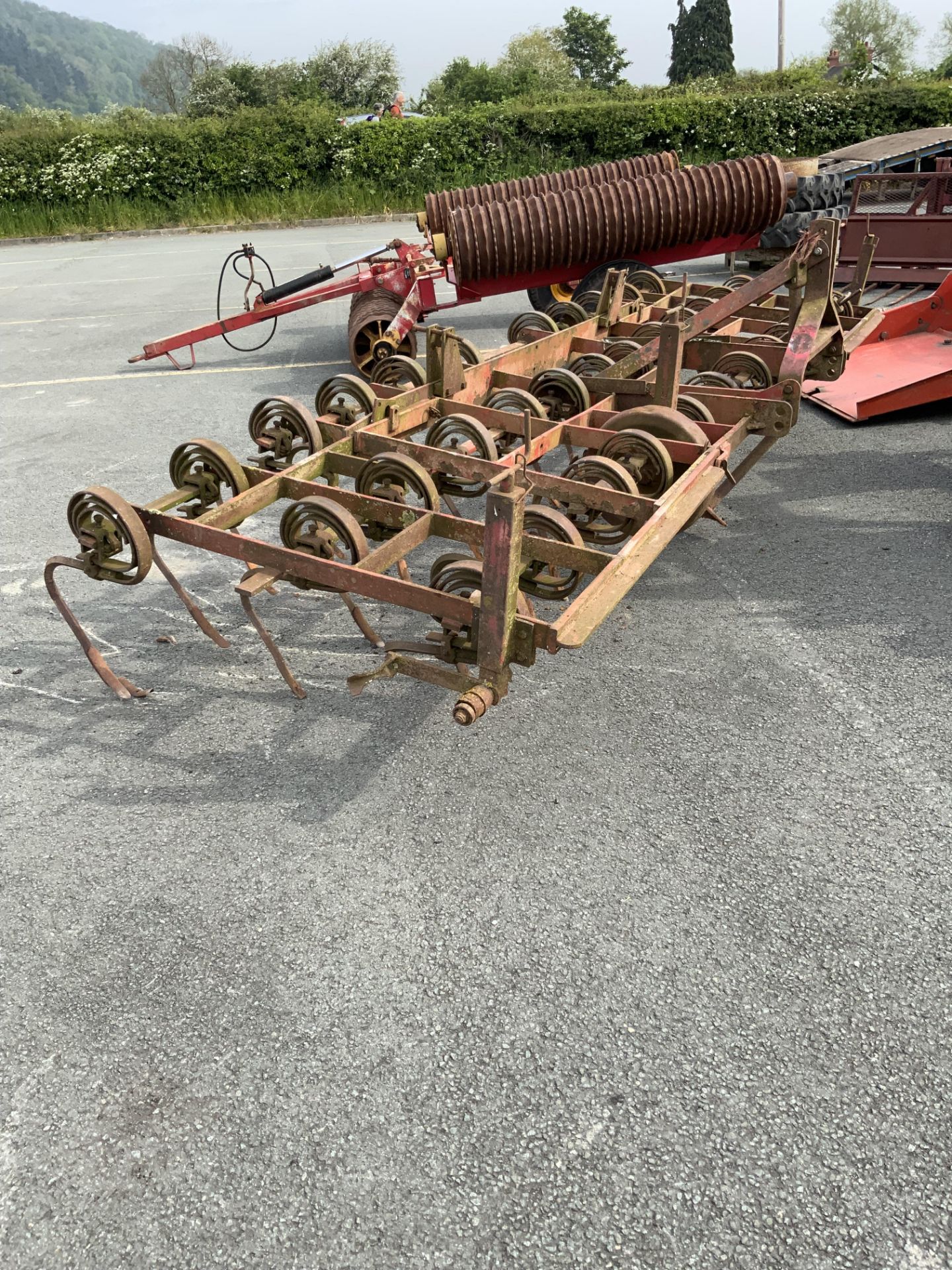 SPRING TINE CULTIVATOR - Image 2 of 3