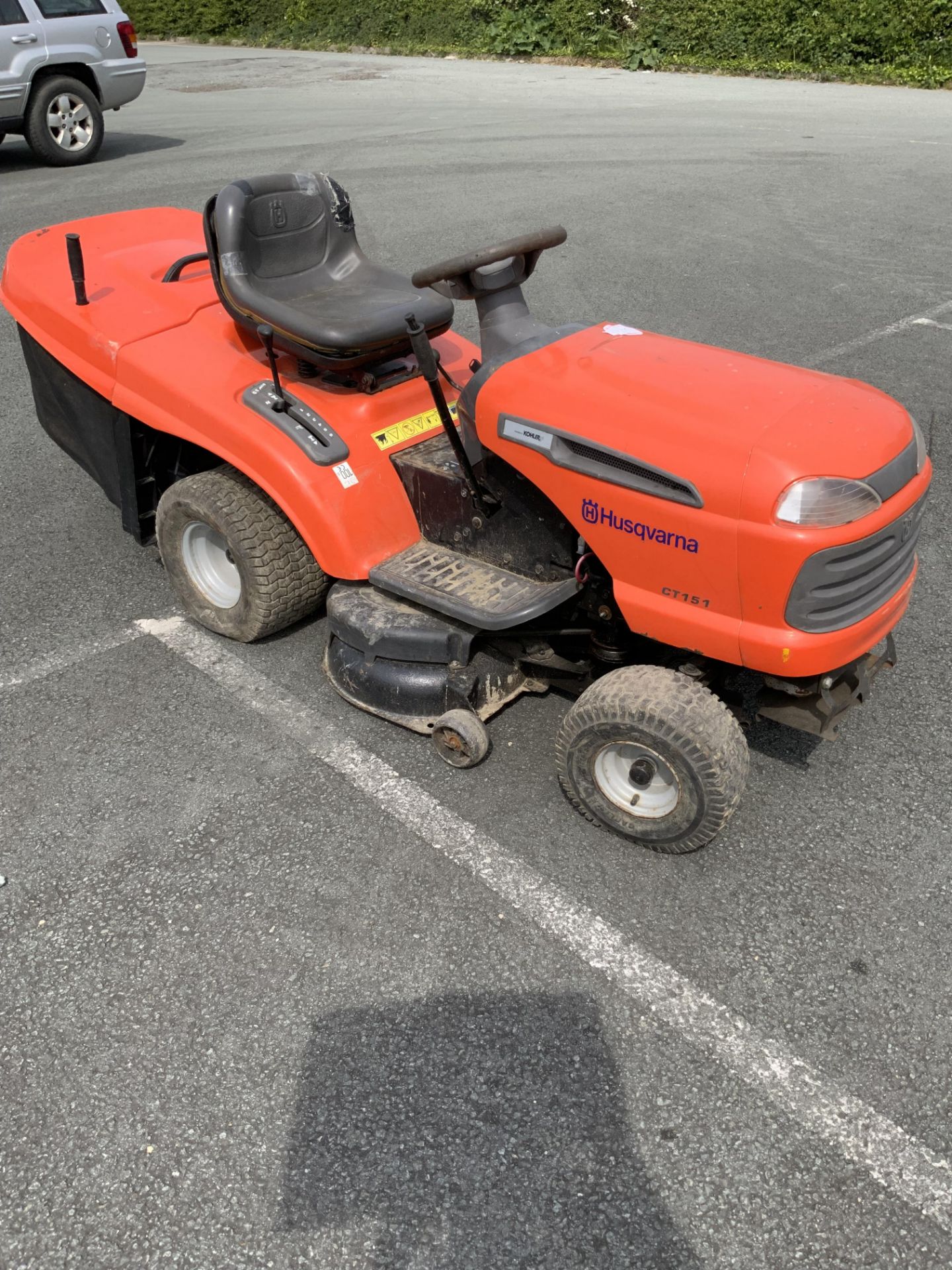 HUSQVARNA RIDE ON LAWN MOWER - Image 2 of 5