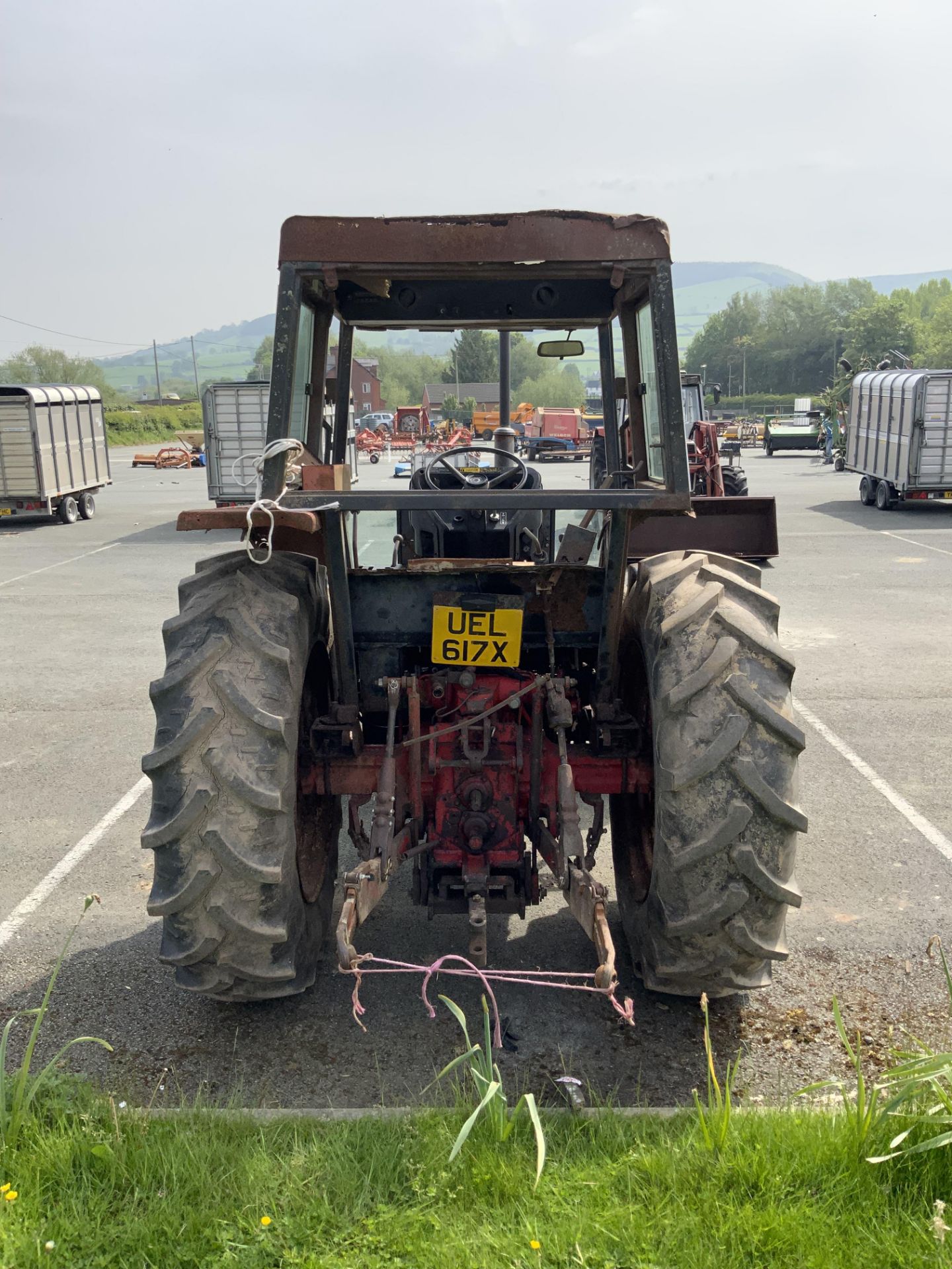 INTERNATIONAL 784 4WD TRACTOR - Image 4 of 7