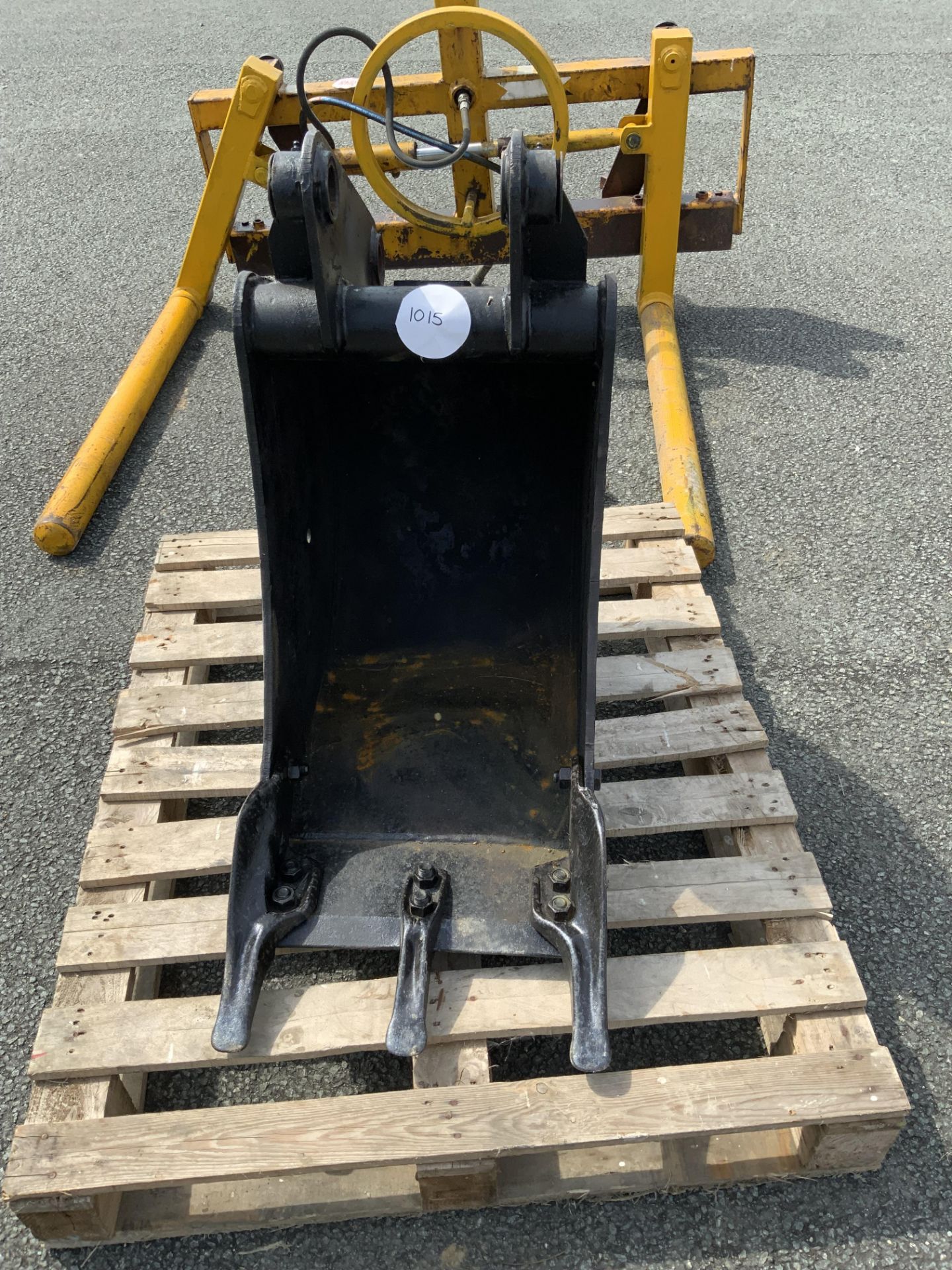 JCB 3cx BUCKET. 18". (LIKE NEW)