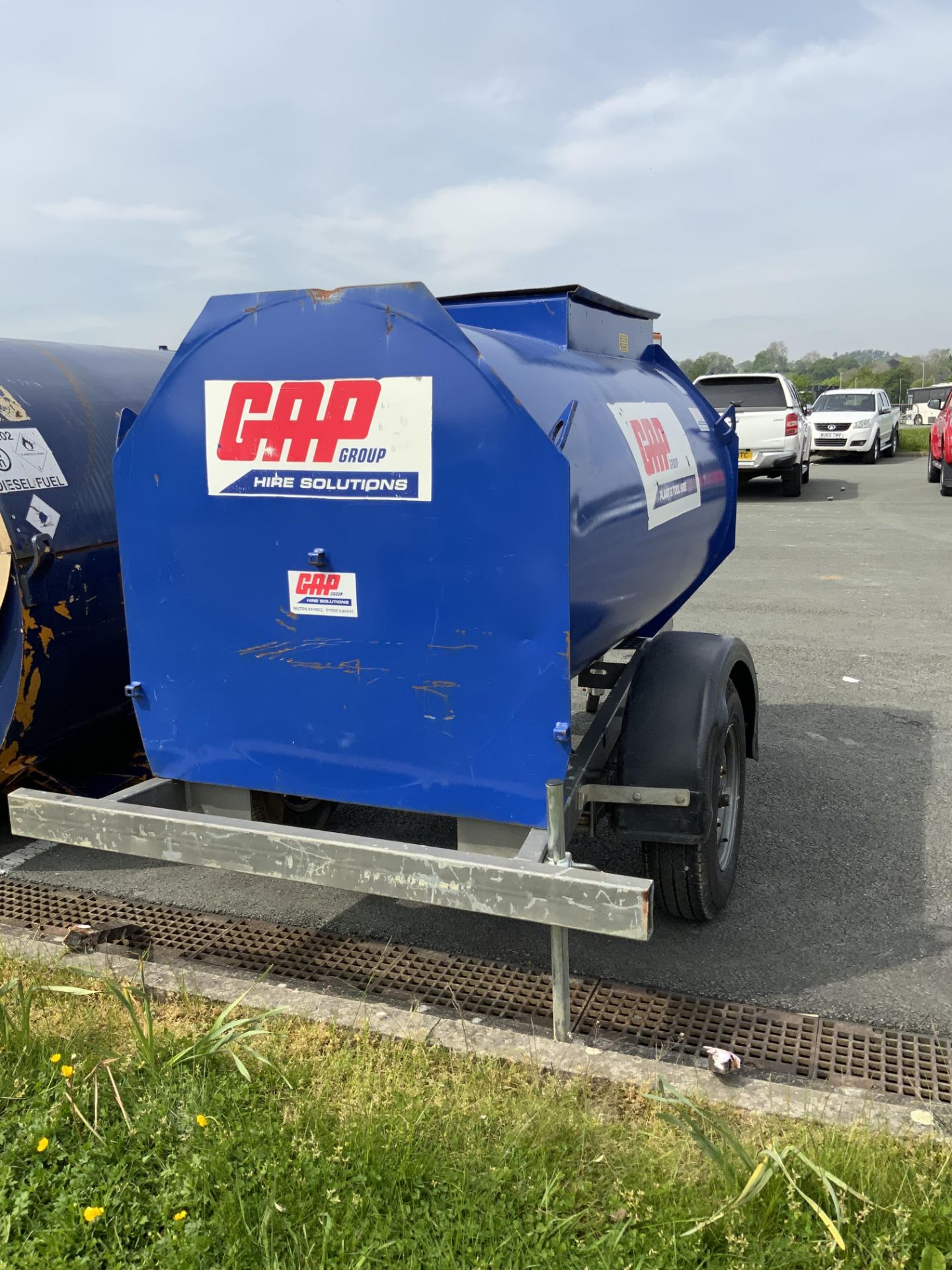 MAIN 1000 LITRE SINGLE AXLE FUEL BOWSER - Image 3 of 5