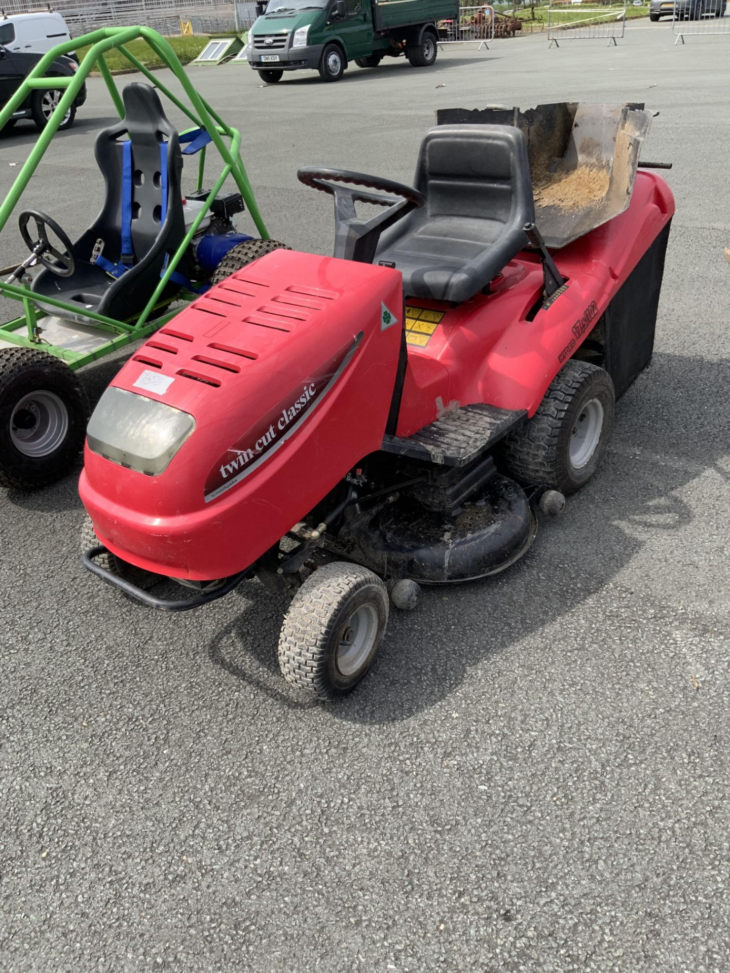 RIDE ON MOWER WITH COLLECTOR - Image 2 of 5