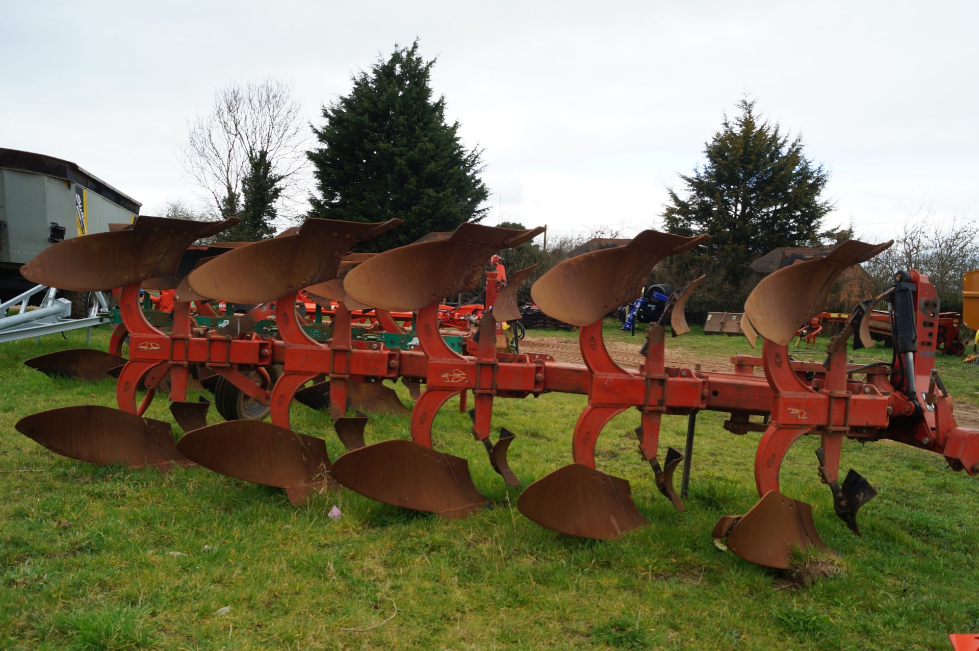 GREGOIRE BESSON 5 FURROW PLOUGH - Image 4 of 4