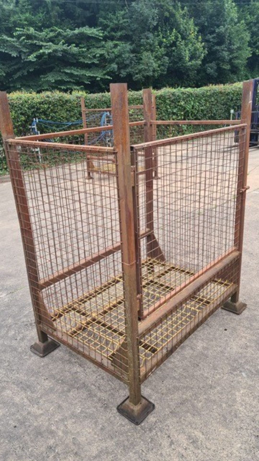 METAL CRATE