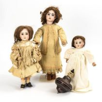 3 französische Puppen und Brummkreisel.