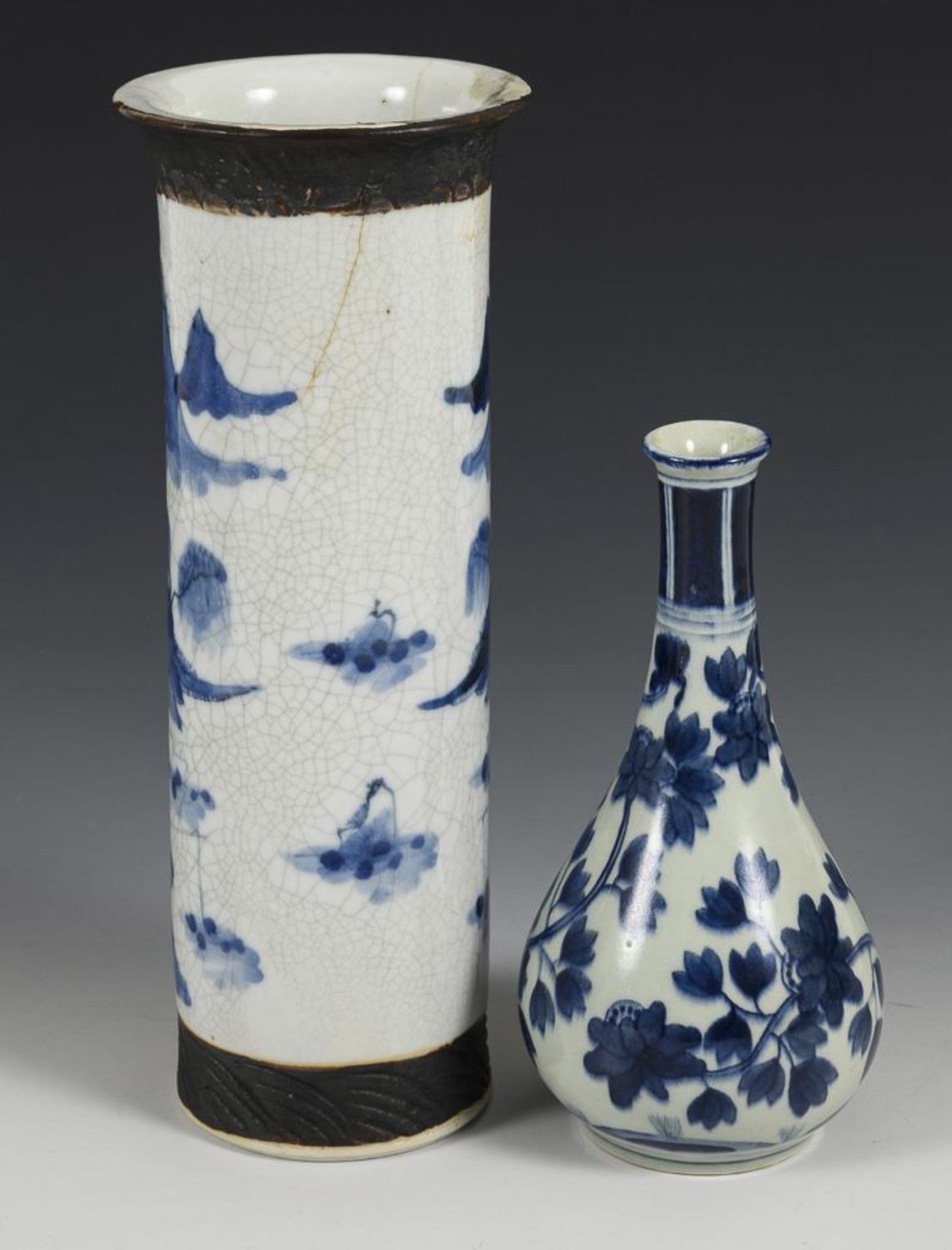 2 Vasen mit Unterglasur-Blaumalerei. - Bild 2 aus 4