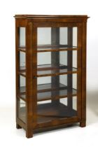 Biedermeier-Vitrine.