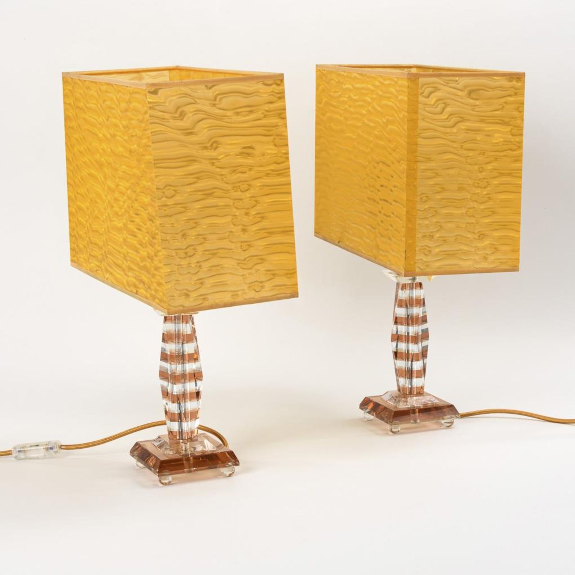 Design-Lampenpaar mit rechteckigen Lampenschirmen. - Bild 2 aus 2