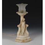 Jugendstil-Alabasterlampe mit Frauenfigur.
