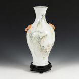 Große Vase mit zarter Malerei.