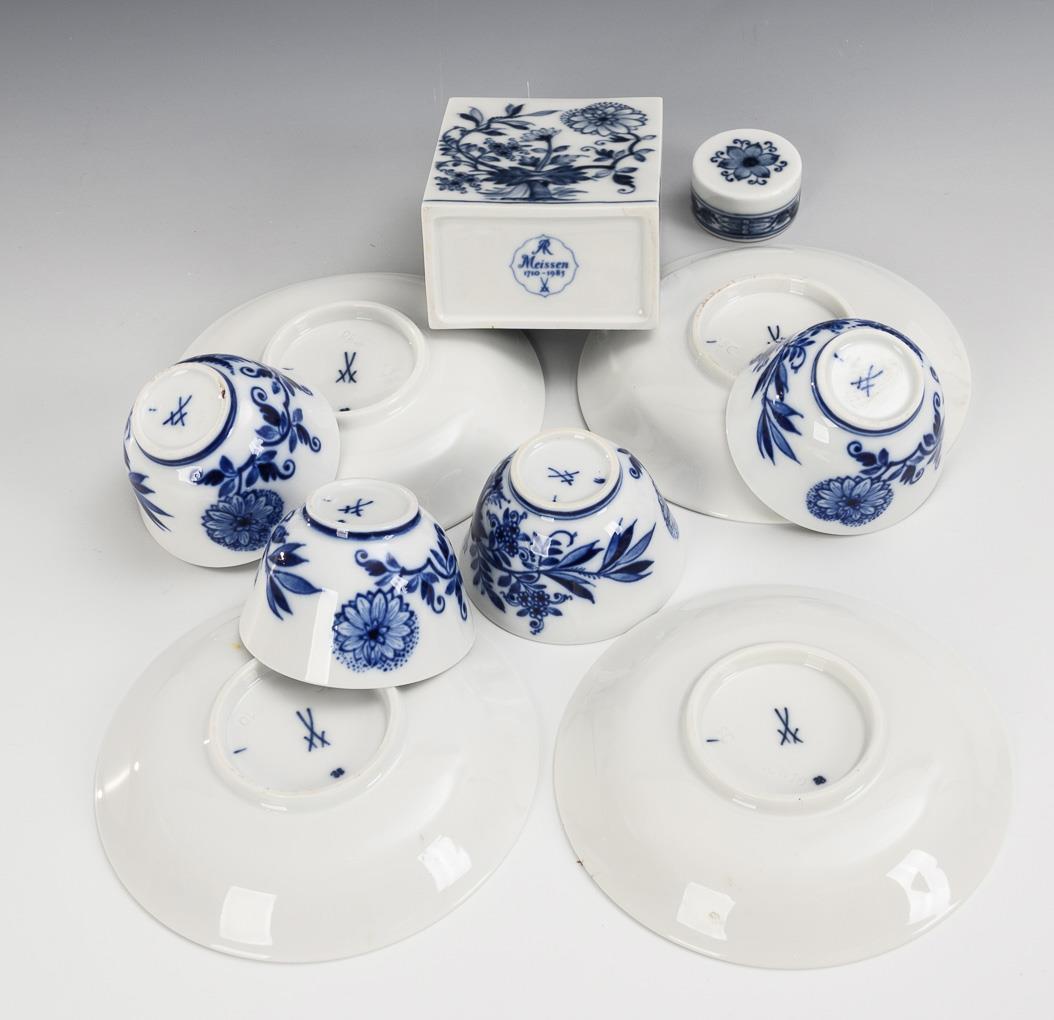 Teedose und 4 Koppchen mit Blaumalerei. Meissen. - Image 2 of 2