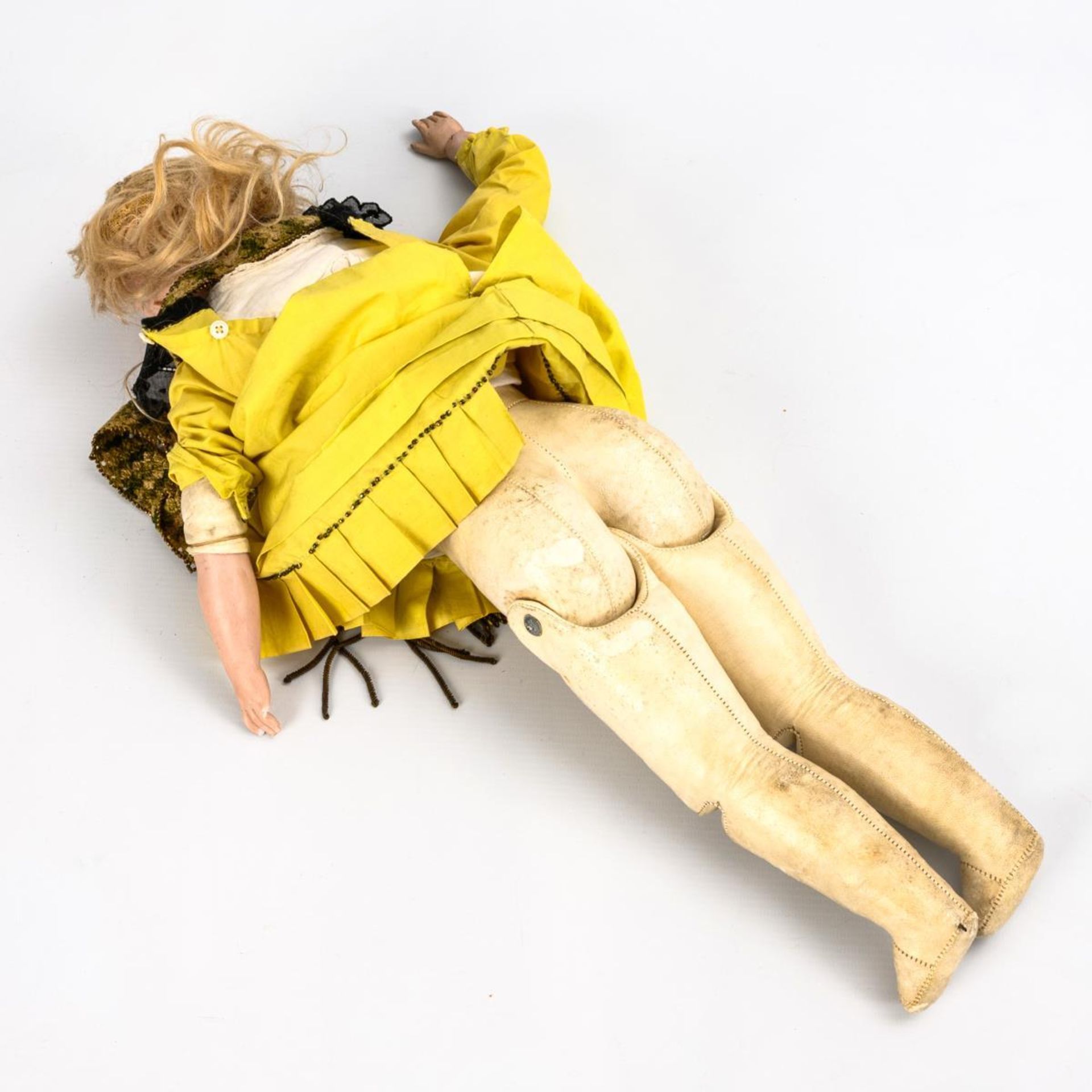 Puppendame in gelbem Kleid.  C. F. Kling. - Bild 4 aus 6