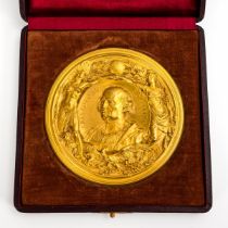 Große Bronzemedaille in Originalschatulle zur Genua-Konferenz 1922.