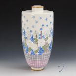 Art-déco-Vase mit Floraldekor.  Sèvres.