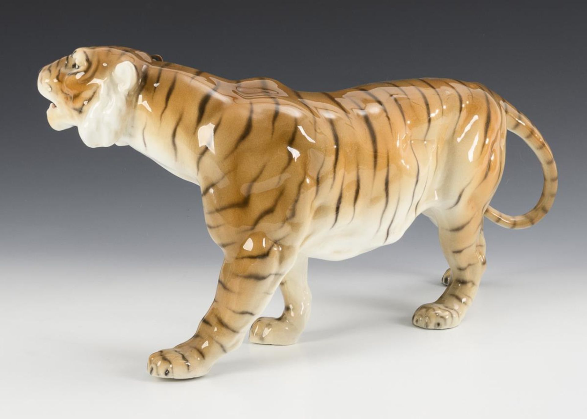 Schreitender Tiger.  Wiener Manufaktur Friedrich Goldscheider. - Bild 2 aus 4
