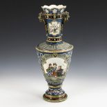 Mettlach-Vase mit Chromolith-Dekor.  Villeroy & Boch.