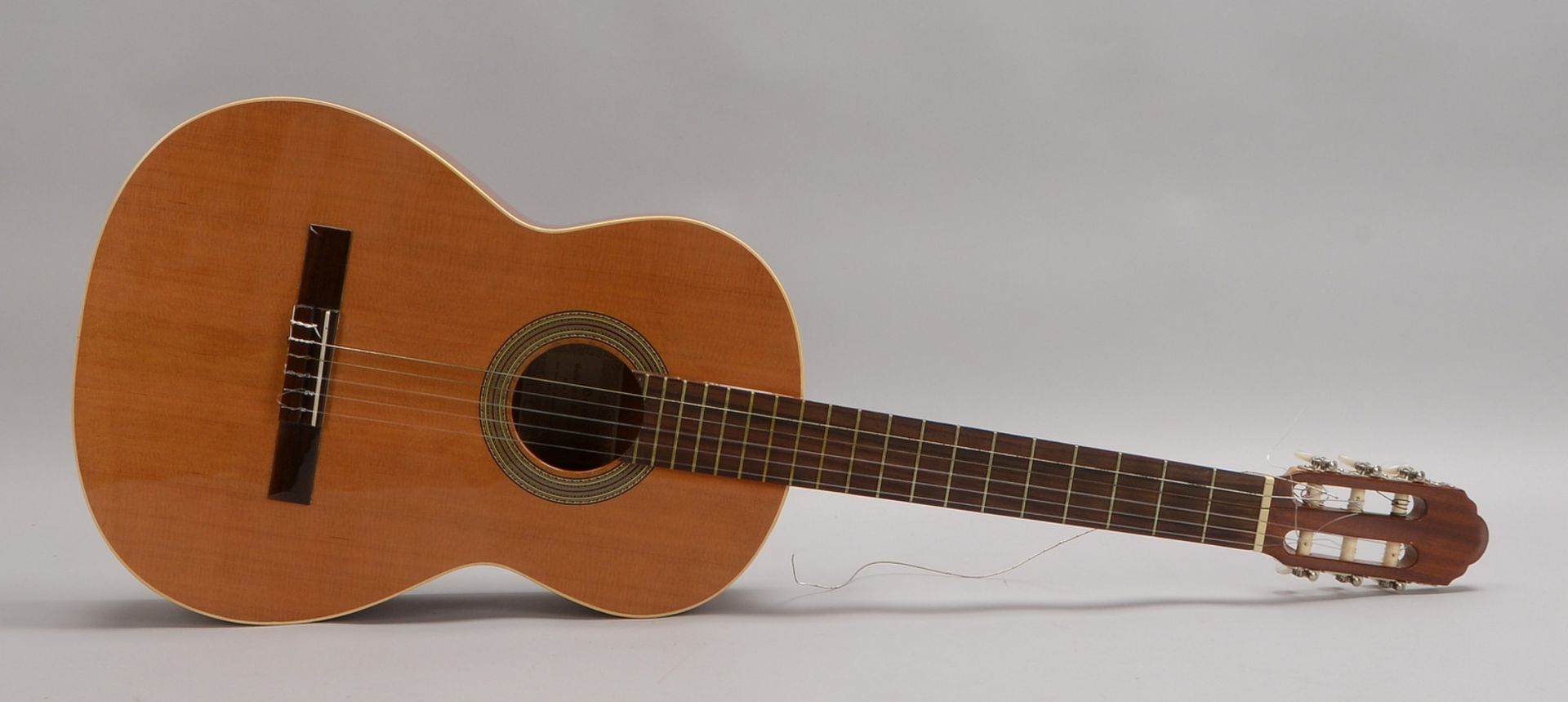 Gitarre (&#039;Mervi&#039;/Spanien), in Box - mit Saiten und Gurt, dazu Korg-Tuner - Image 2 of 3