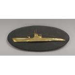 Bronzerelief, 'U-Boot', auf Holzplatte montiert; Länge 28 cm, Maße Holzplatte 33 x 13,5 cm