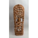 Holzschnitzerei, &#039;4-arm. Shiva mit Gefolge&#039;, halbplast./durchbr. - mit Wandkonsole