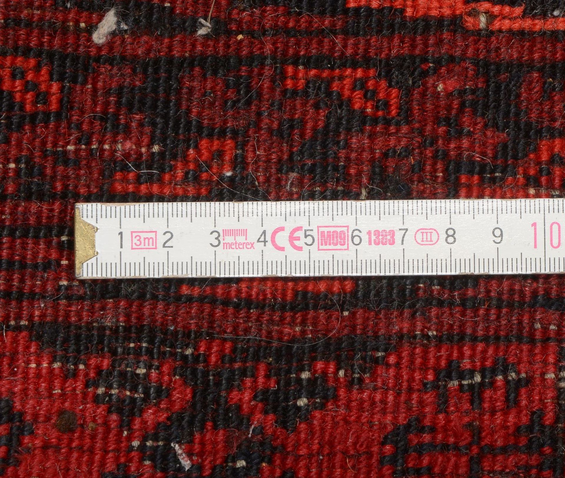 Orientteppich, feste mittelfeine Kn., dichter Flor - guter Zust.; Maße 282 x 213 cm - Bild 2 aus 2