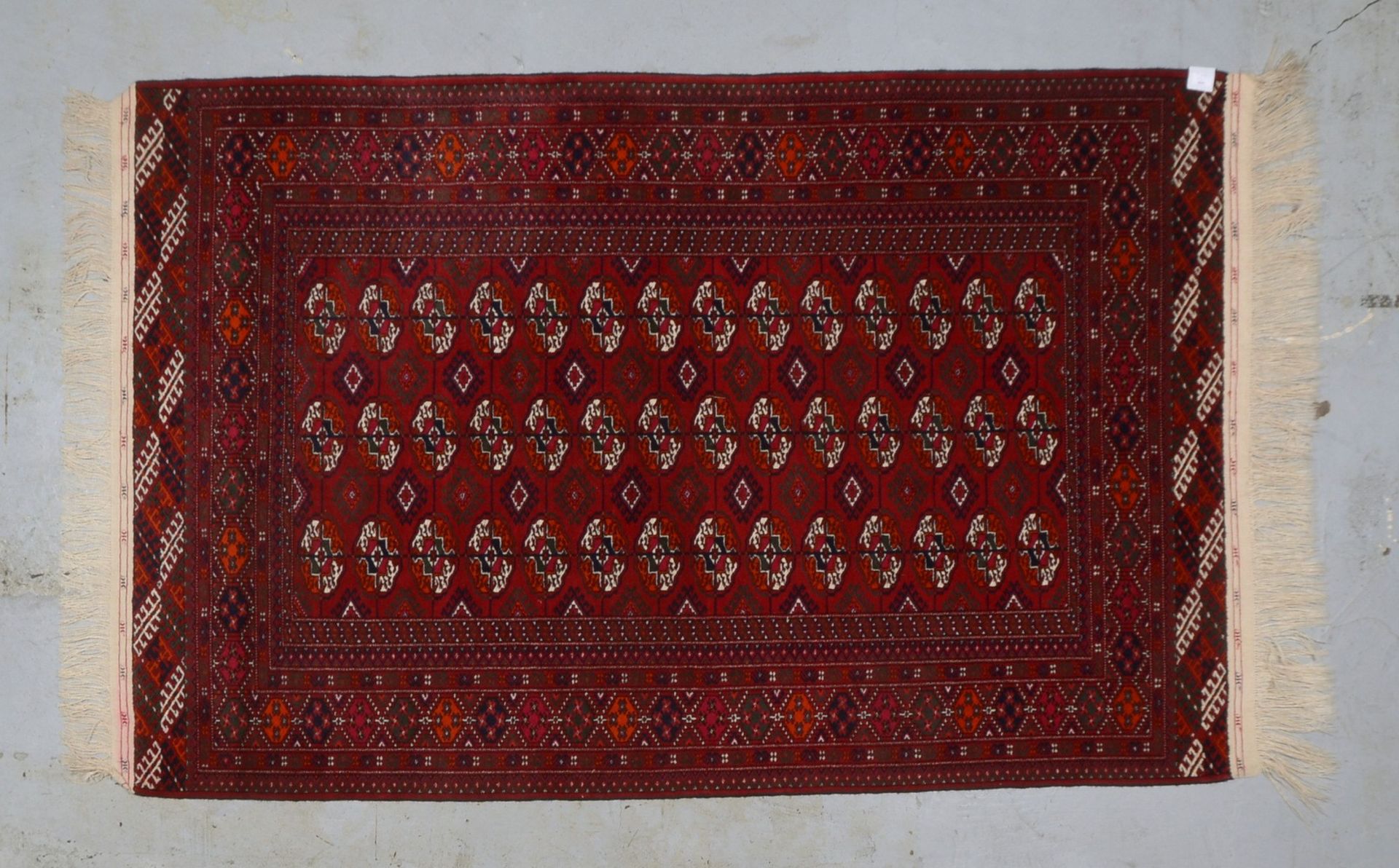 Turkman-Orientteppich, feine Knüpfung, Flor in gutem Zustand; Maße 225 x 140 cm