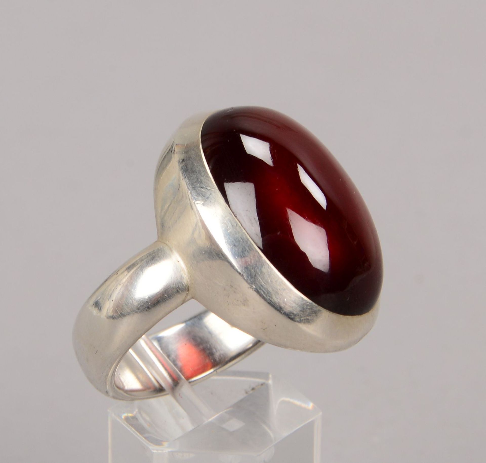 Ring, 925 Sterlingsilber (massiv), besetzt mit Carneol-Cabochon; RG 66, Gew. 19,65 g