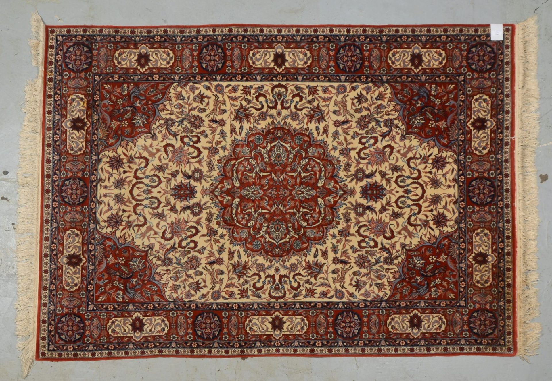 Isfahan (China), feine Kn&uuml;pfung, Flor in gutem Zustand; Ma&szlig;e 200 x 139 cm