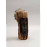 Figürl. Schnitzerei (Afrika), 'Gesicht eines bärt. Afrikaners', aus altem Holzstamm