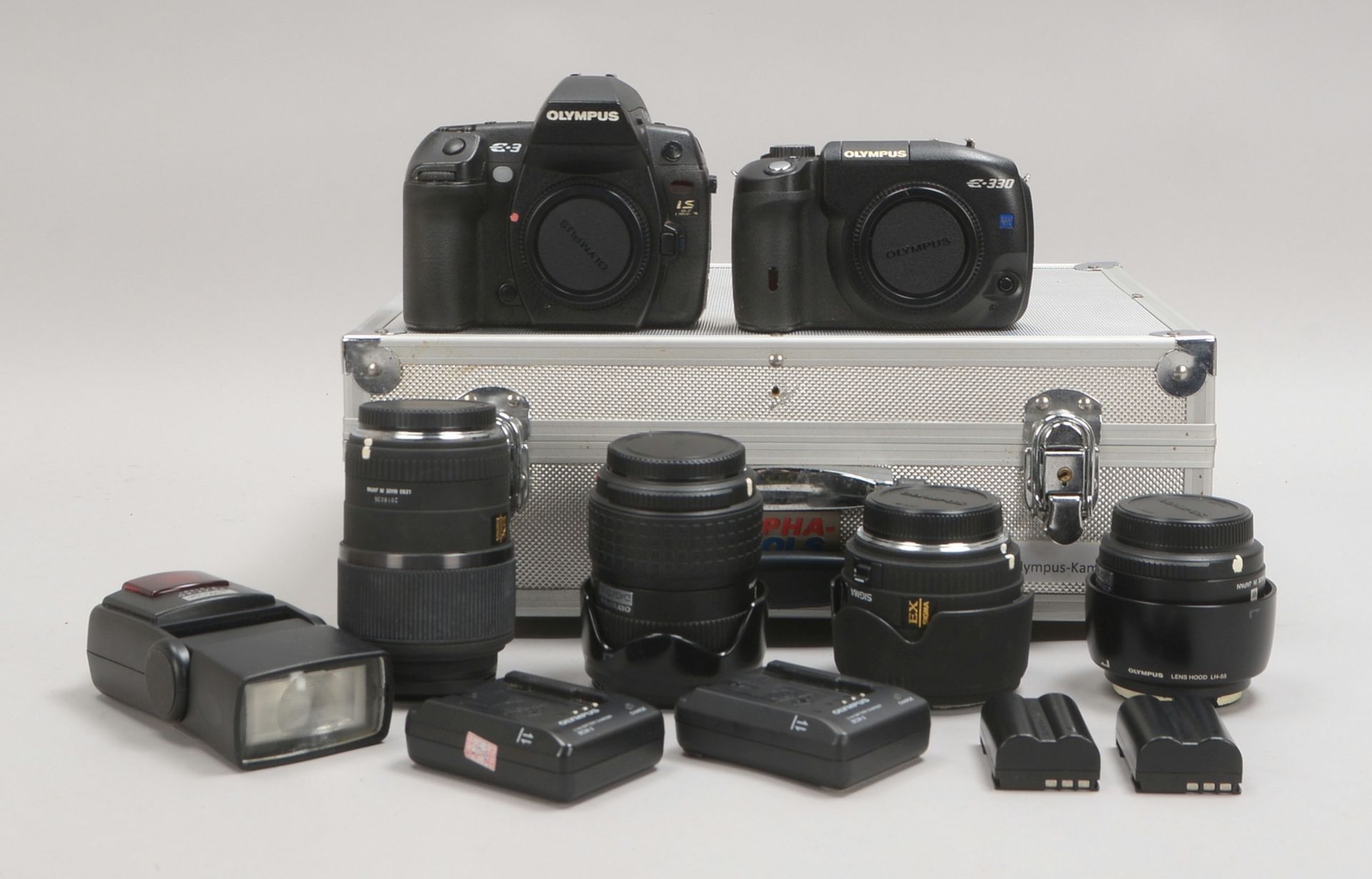Kamera-Zub., Olympus: 4x Objektive, 2x Kamera-Bodys, Ladeger&auml;te/Akkus, Blitz - gepr.