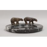 Visitenkarten-Schale, Marmor, mit 2x figürl. Bronze-Appl. ('Zwei Bären'); Ø 35 cm