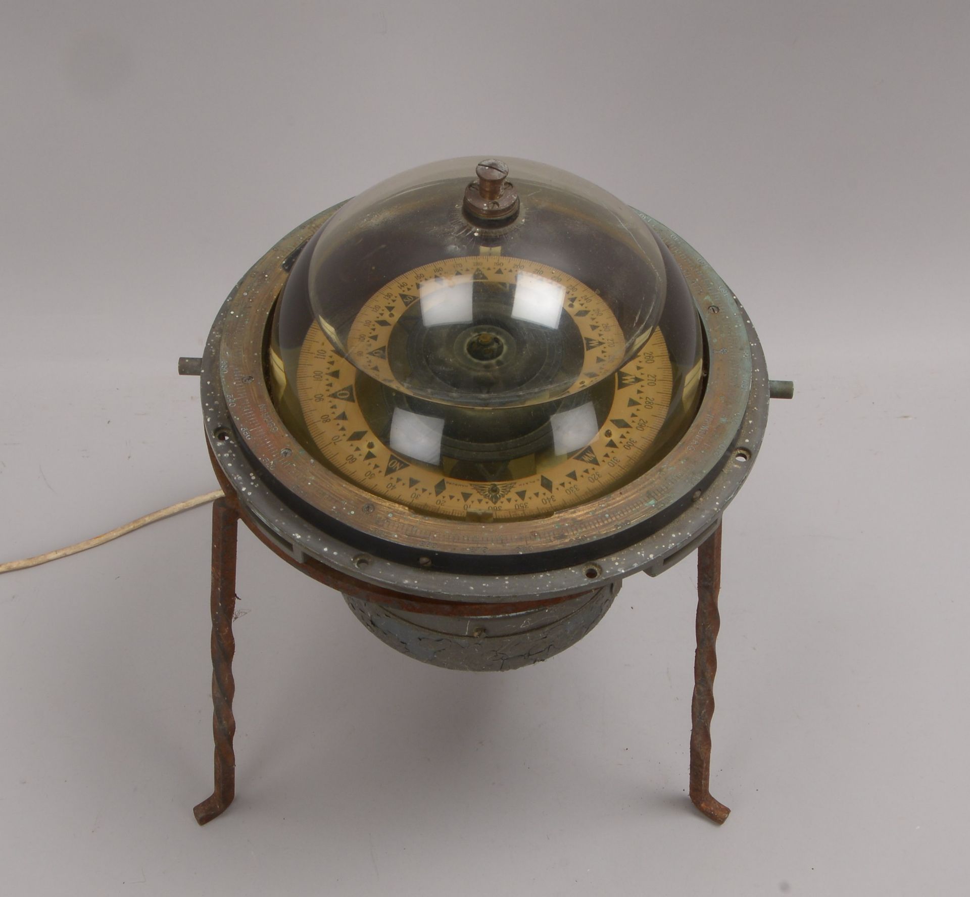 Schiffskompass (C. Plath/HH), auf Eisengestell, mit Beleuchtung; Höhe 45 cm, Ø 30 cm - Bild 2 aus 2