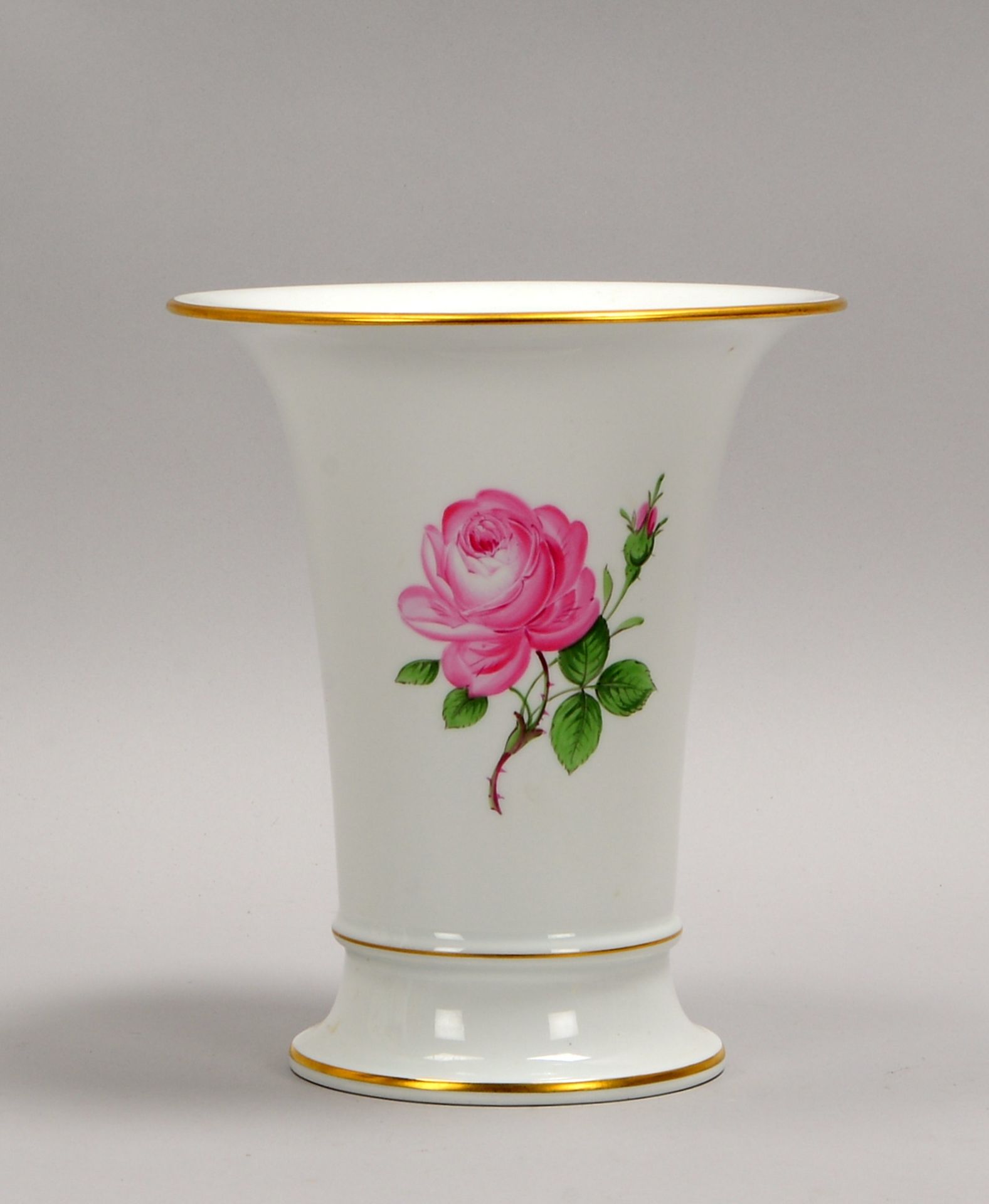 Meissen, Porzellanvase, sog. Kratervase, Dekor &#039;Rote Rose&#039;, mit Goldrand; H&ouml;he 19 cm