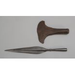 2 Sammler-Waffenstücke, Eisen: Axt, Länge 23,5 cm; und Lanzenspitze, Länge 45,5 cm