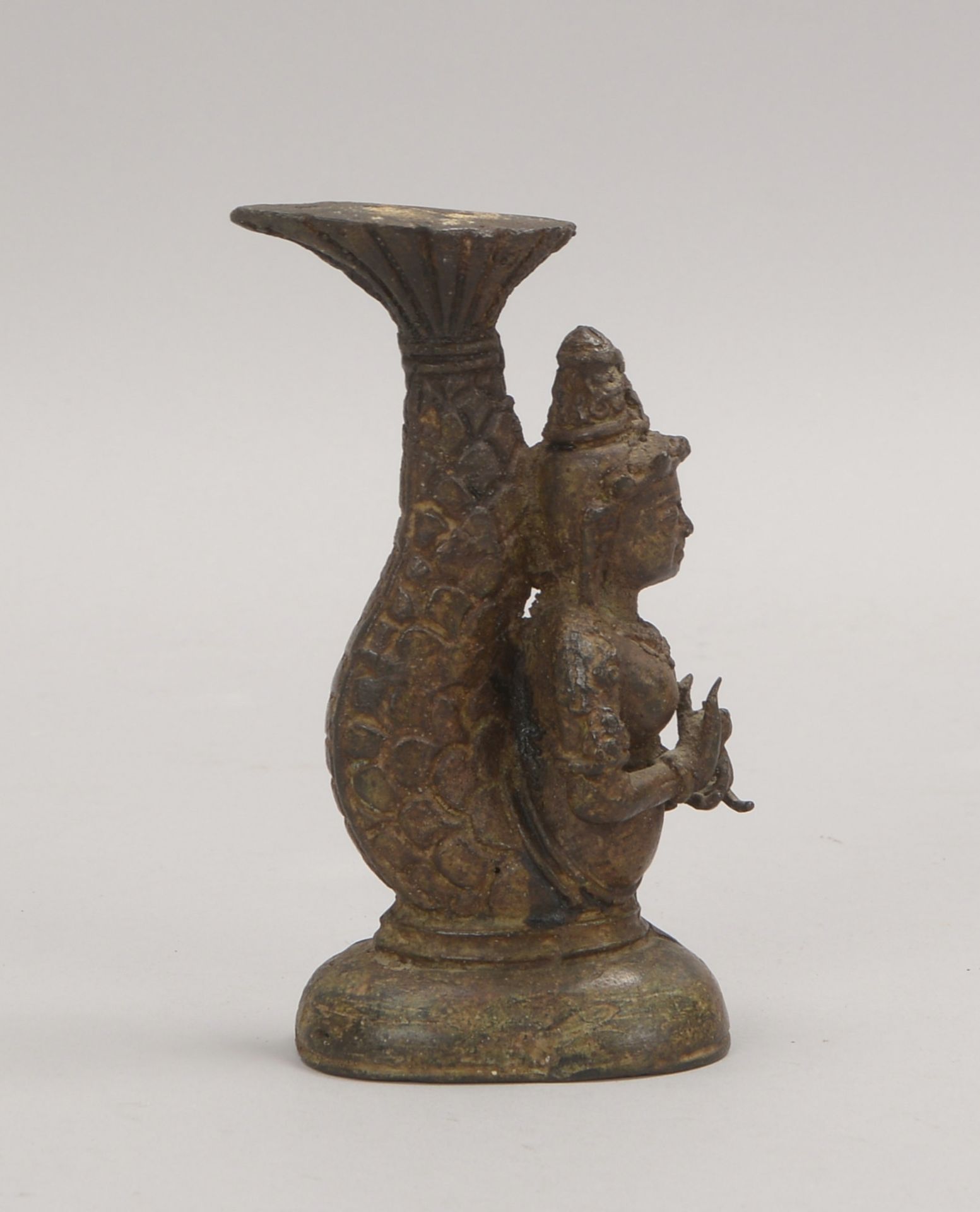 Bronzefigur, &#039;Weibl. Gottheit mit Fischschwanz&#039; - H&auml;nde in Mudra-Haltung