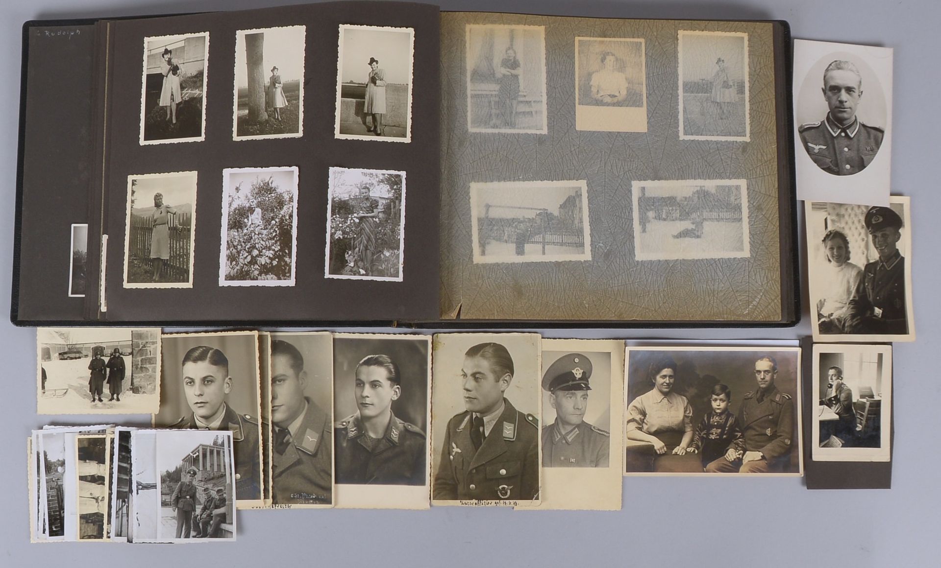 Sammler-Fotoalbum (II. WK), ca. 180 s-w-Fotos (u.a. &#039;Luftwaffe&#039;/&#039;Soldatenportraits&#0 - Image 2 of 2
