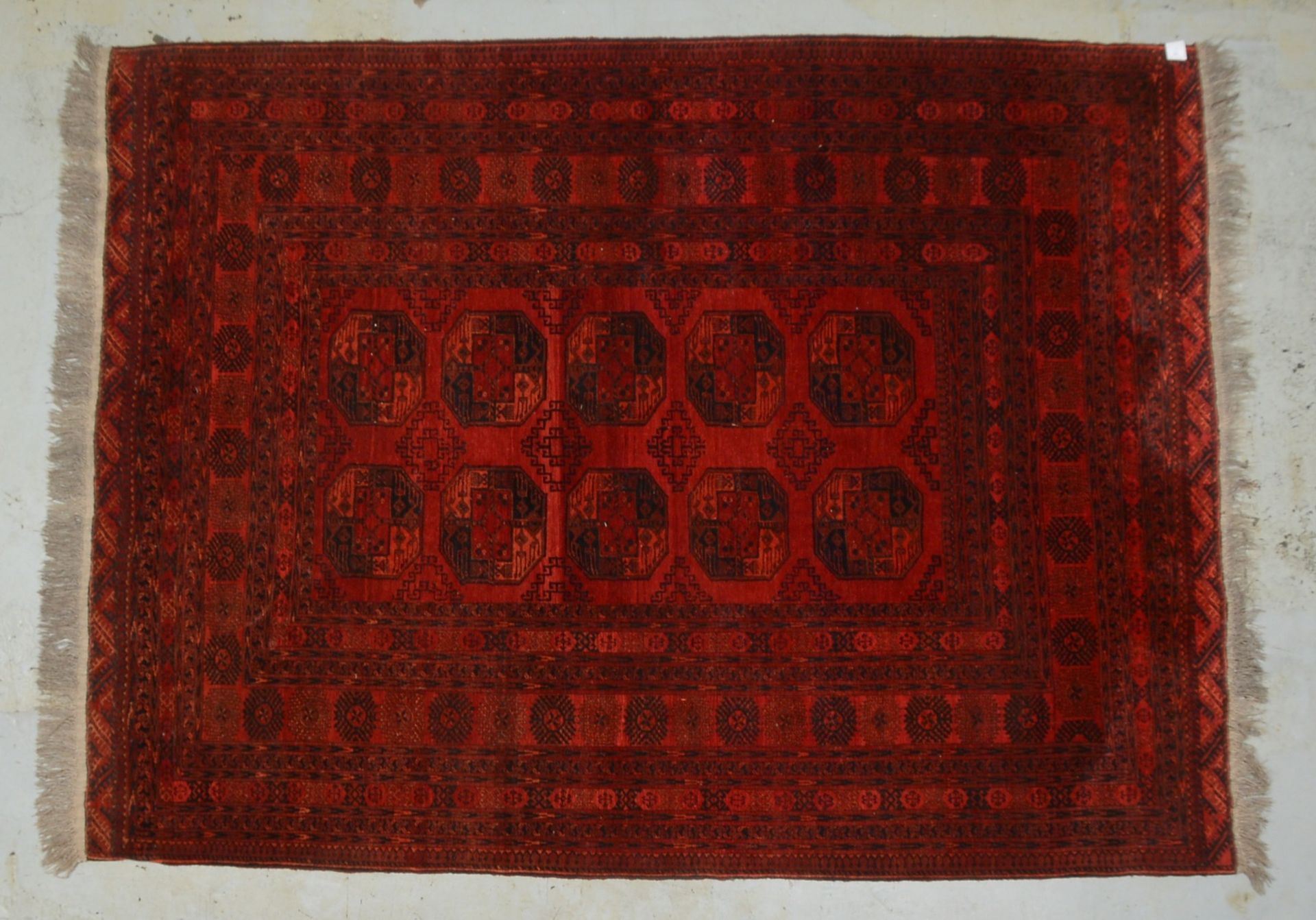 Orientteppich, feste mittelfeine Kn., dichter Flor - guter Zust.; Maße 282 x 213 cm