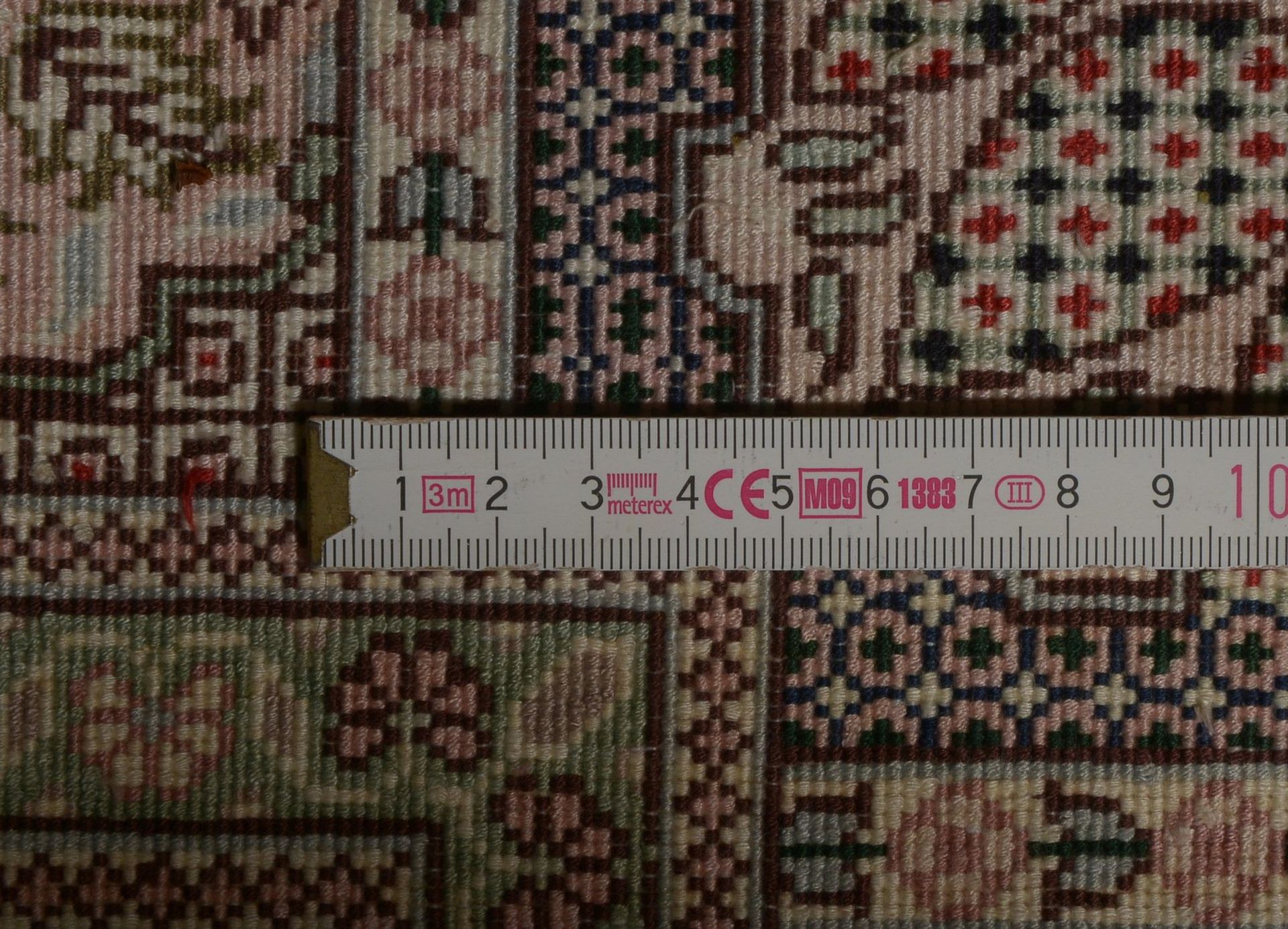 Turkmen-Orientteppich, Wolle auf Baumwolle, mittelf./feine Kn., Feldermuster - Bild 2 aus 2