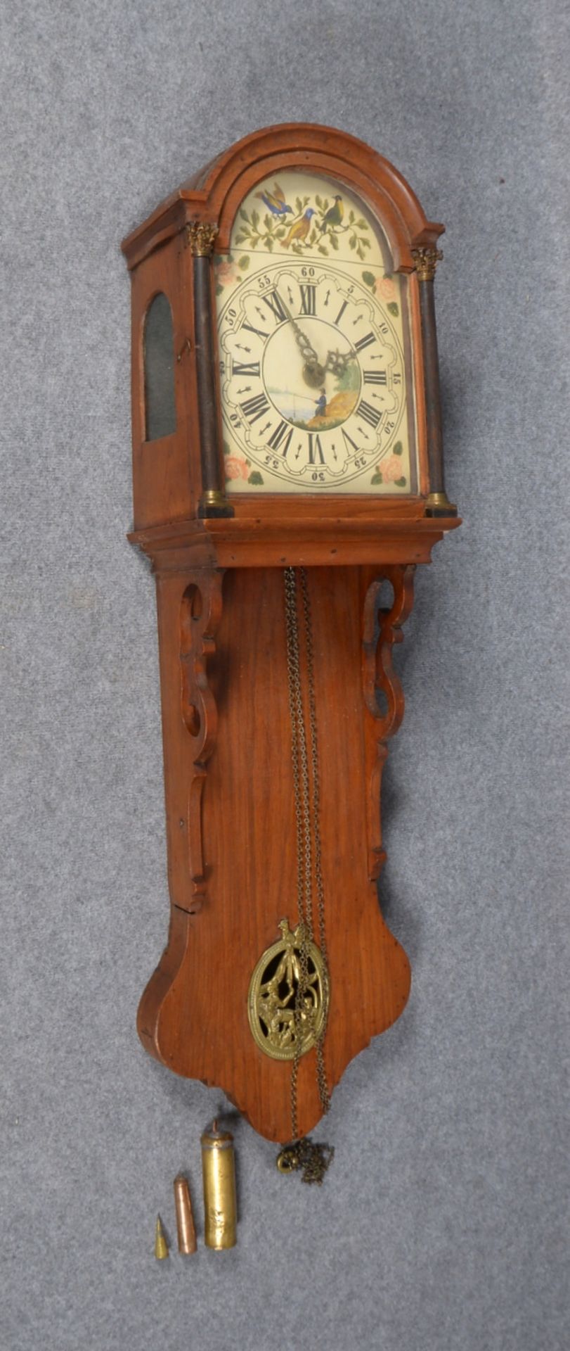 Halbkasten-Uhr, Ziffernblatt mit polychr. Malerei ('Angler am Ufer'), Uhr mit Weckfunktion