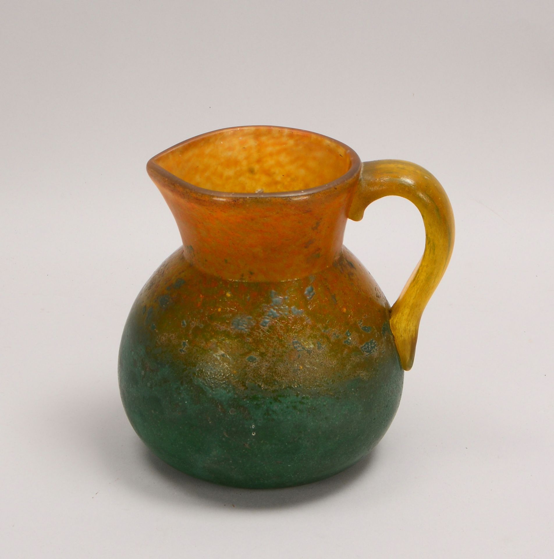 Glaskrug, bauchige Form mit kon. Hals, orange-gr&uuml;ne Aufschmelzung, Entw. Georges de Feure - Image 2 of 3