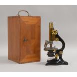 Mikroskop, E. Leitz, No. &#039;104761&#039;, Vergr. bei 170 mm Tubusl&auml;nge/250 mm Bildweite