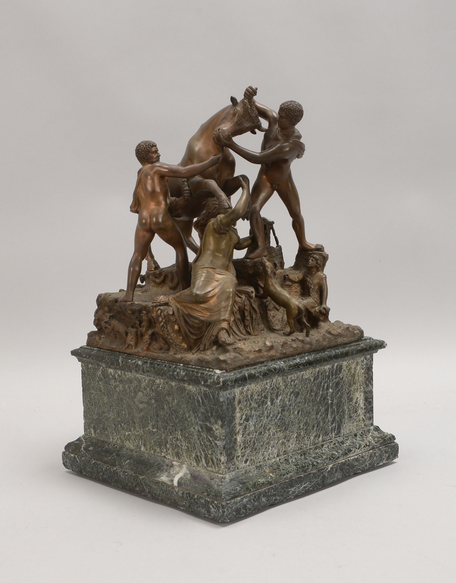 Bronze-Figurengruppe, 'Farnesischer Stier', lose auf schwerem Marmorsockel; Höhe 27 cm - Bild 3 aus 3