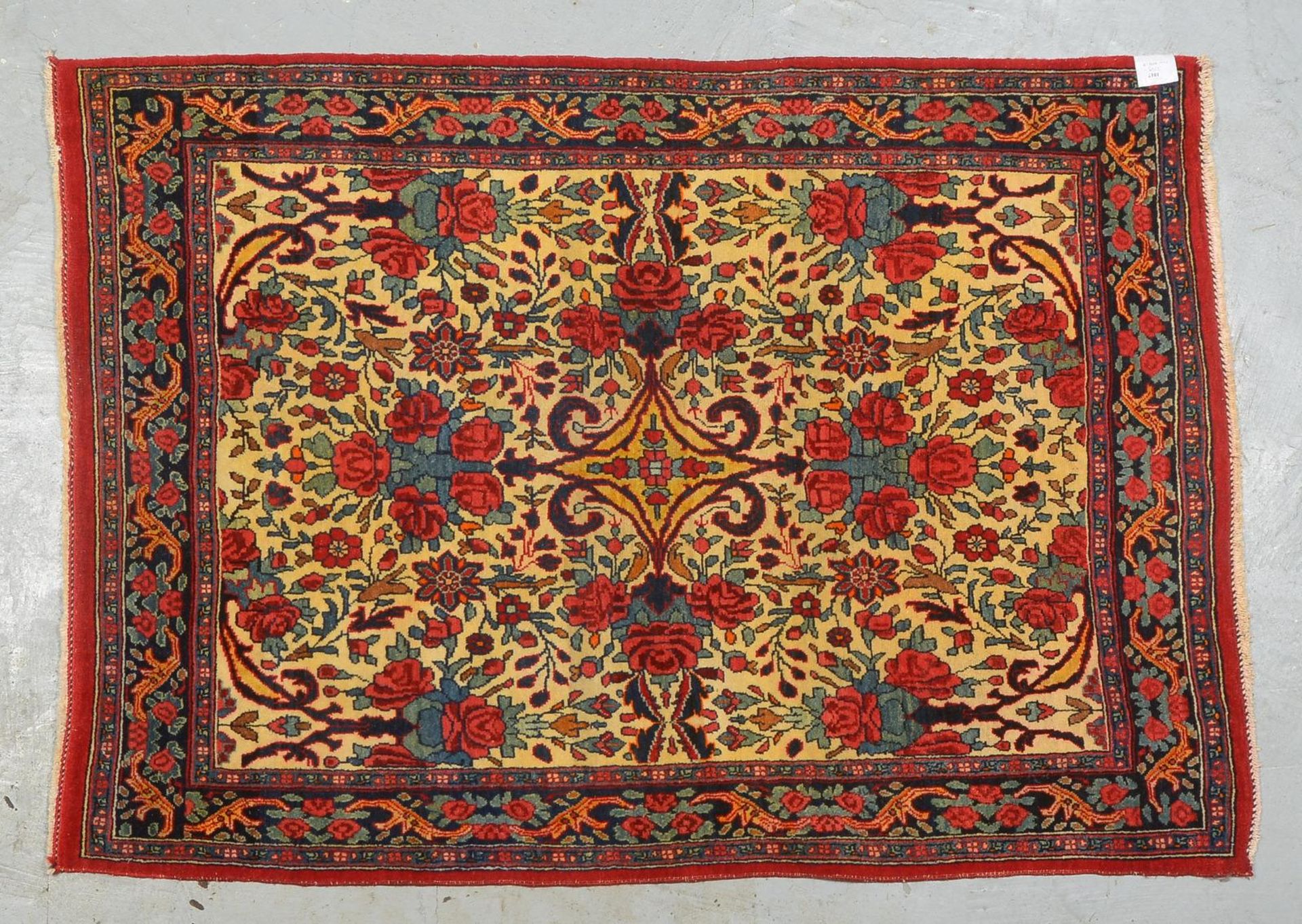 Rosen-Bidjar, antik, feste Kn., Pflanzenfarben, hellgrundig, dichter Flor, guter Zust.; 146 x 105 cm