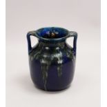 Mutz, Richard, Henkelvase, Keramik, umlaufend mit blaugr&uuml;ner Laufglasur, gem.