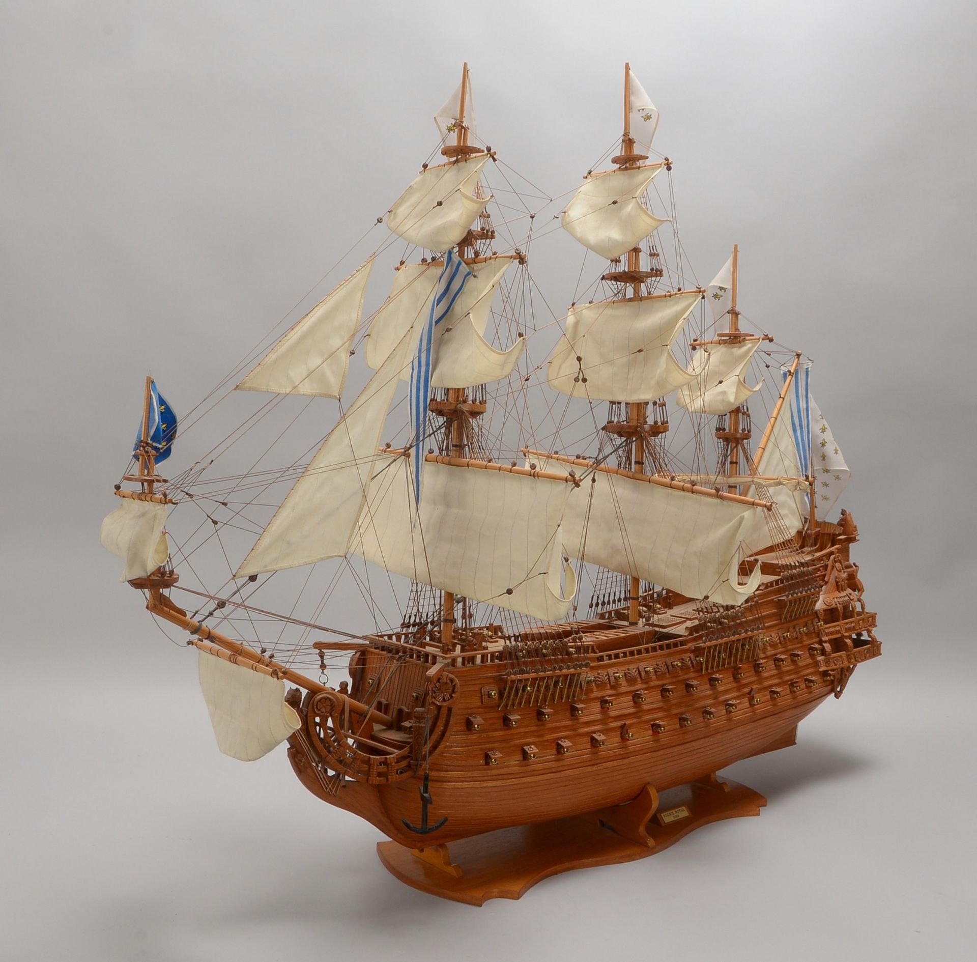 Gr. Schiffsmodell (1869), 'Soleil Royal', handgearbeitetes Holzmodell, kompl. - guter Zust. - Bild 3 aus 3